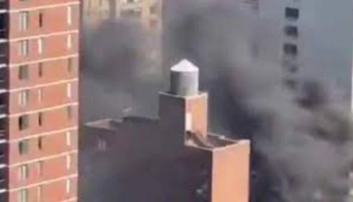 VIDEO: Blast erupts outside New York fed. bldg. in Manhattan