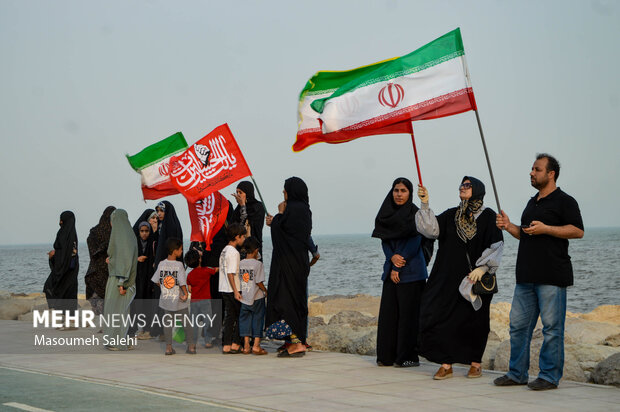 زنجیره انسانی جان‌فدایان خلیج فارس در بندرعباس