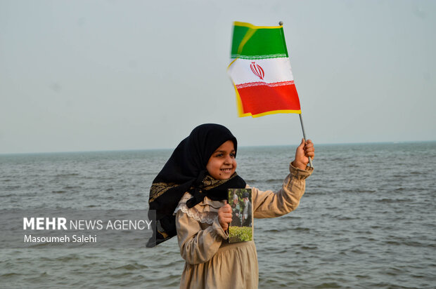 زنجیره انسانی جان‌فدایان خلیج فارس در بندرعباس