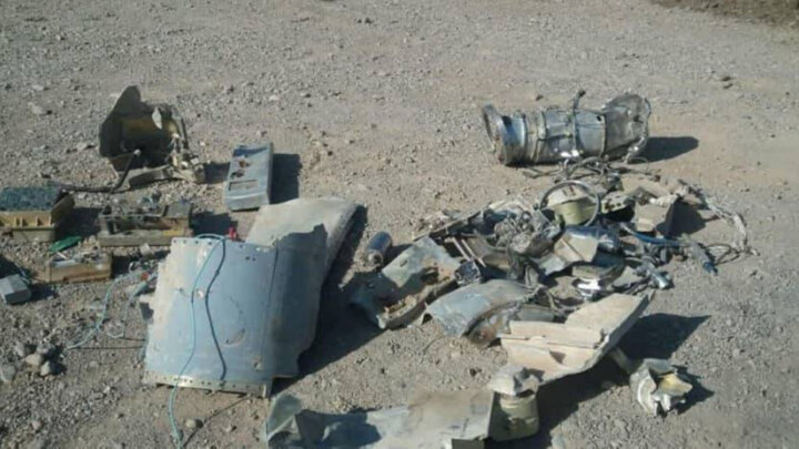 انهدام یک پرتابه دشمن آمریکایی در آسمان اقلید فارس انهدام یک پرتابه دشمن آمریکایی در آسمان اقلید فارس