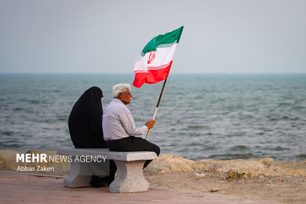 زنجیره انسانی جان‌فدایان خلیج فارس در بندرعباس