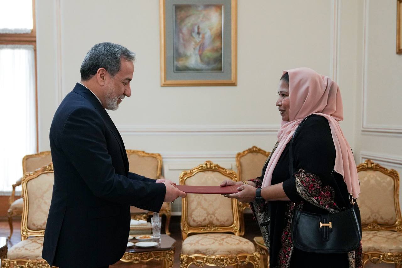 سفیر جدید سریلانکا رونوشت استوارنامه خود را به عراقچی تقدیم کرد