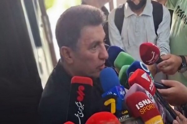 قلعه نویی سرمربی تیم ملی فوتبال ماند