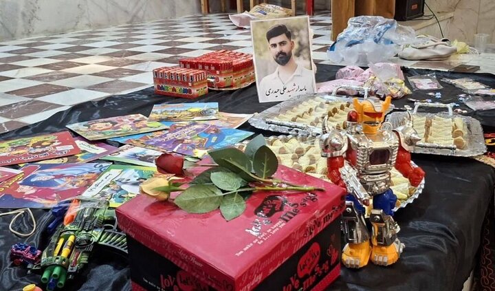 یادگارهای کودکی یک شهید در دستان نسل آینده شهر سریشآباد یادگارهای کودکی یک شهید در دستان نسل آینده شهر سریشآباد