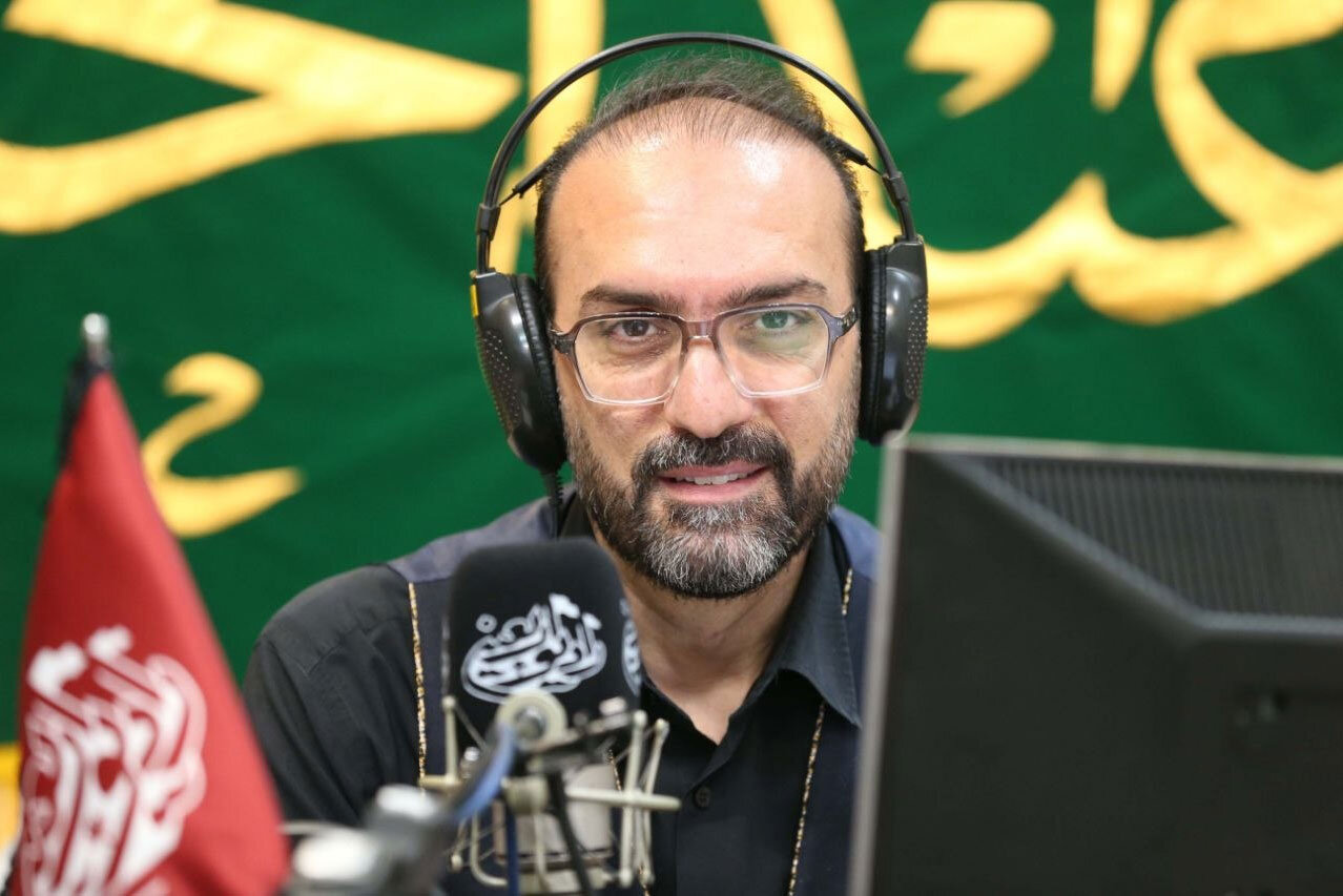امام حسین (ع) مرا به خدمت پذیرفت؛ رادیو اربعین برایمان کاری دلی است امام حسین (ع) مرا به خدمت پذیرفت؛ رادیو اربعین برایمان کاری دلی است
