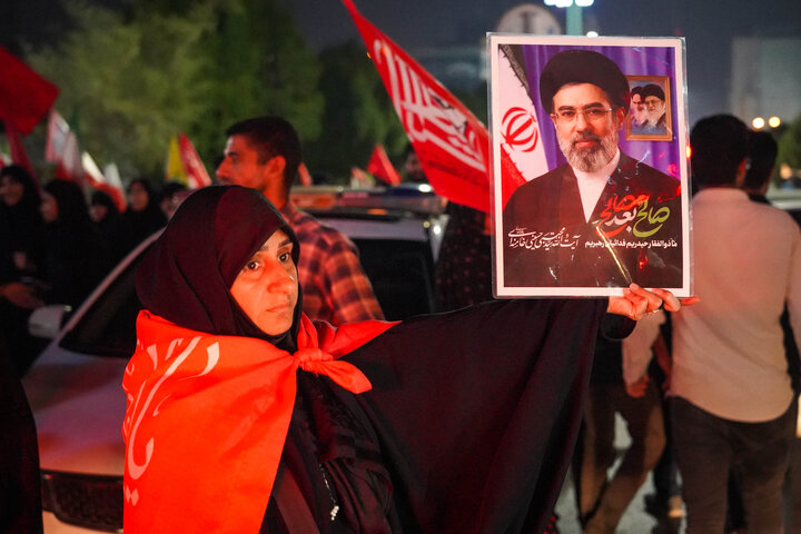 روایت دختر خراسانی در جنوب؛ از قاب مامایی تا سنگر خیابان
