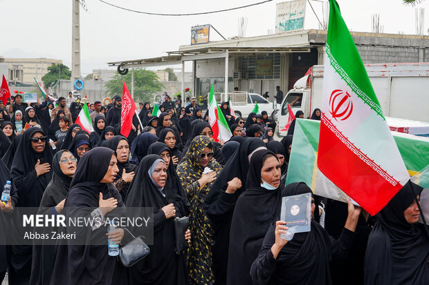 تشییع پیکر ۳۲ دانش‌آموز شهید مدرسه میناب