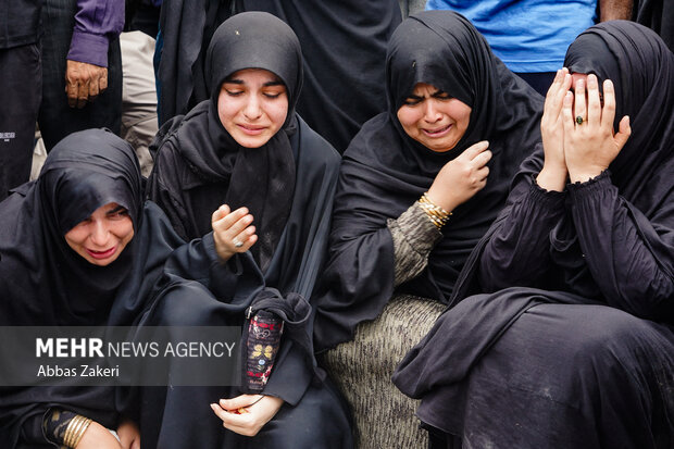 تشییع پیکر ۳۲ دانش‌آموز شهید مدرسه میناب