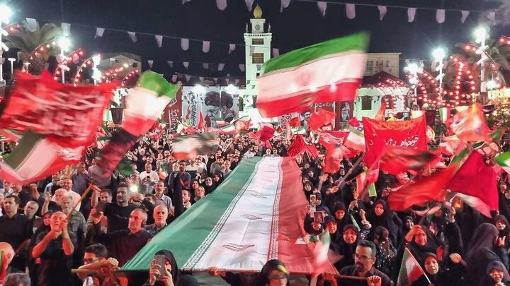 «اِنّا عَلَی العهدی» مردم رشت در شب آغاز امامت حضرت مهدی(عج) «اِنّا عَلَی العهدی» مردم رشت در شب آغاز امامت حضرت مهدی(عج)