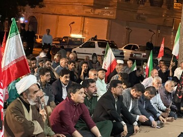 یکصد و چهل و چهارمین اجتماع شبانه مردم چناران به یاد دانش‌آموزان شهید