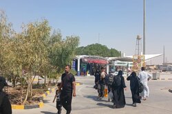 تردد زائران در شلمچه با وجود حمله موشکی آمریکا بدون وقفه ادامه دارد