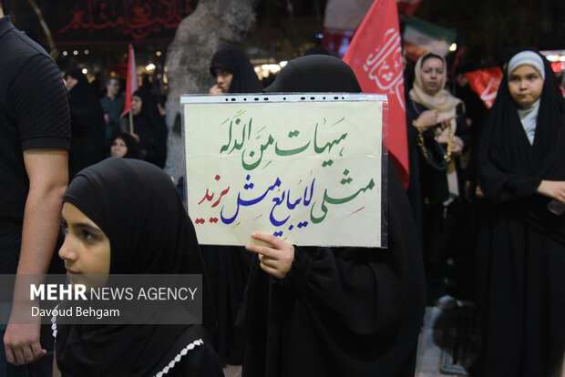 بغض شبانه مشهدیها در عزای کودکان میناب بغض شبانه مشهدیها در عزای کودکان میناب