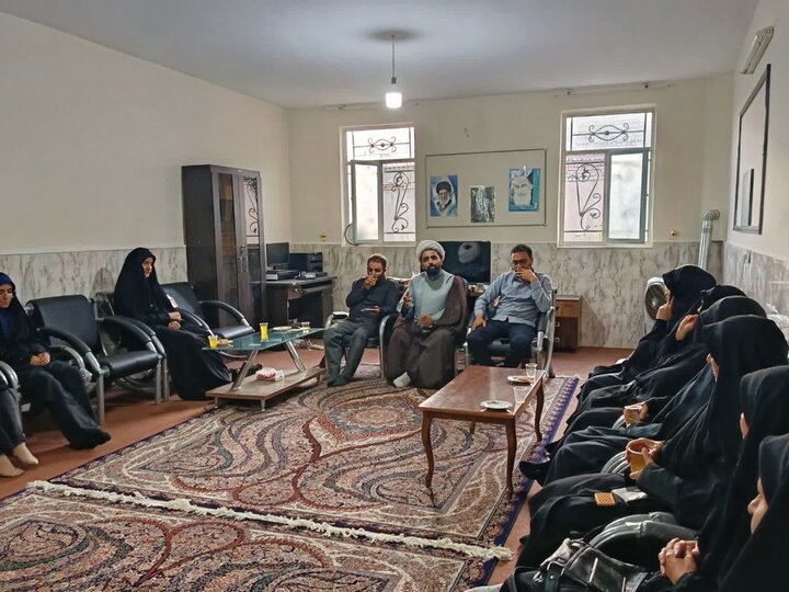 خدمات فرهنگی باید محور فعالیت موکب‌های اربعین در آوج باشد