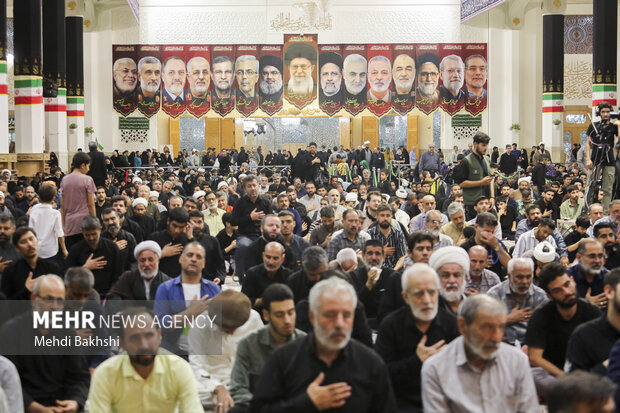 مراسم گرامیداشت رهبر شهید از سوی عتبه حسینیه در قم