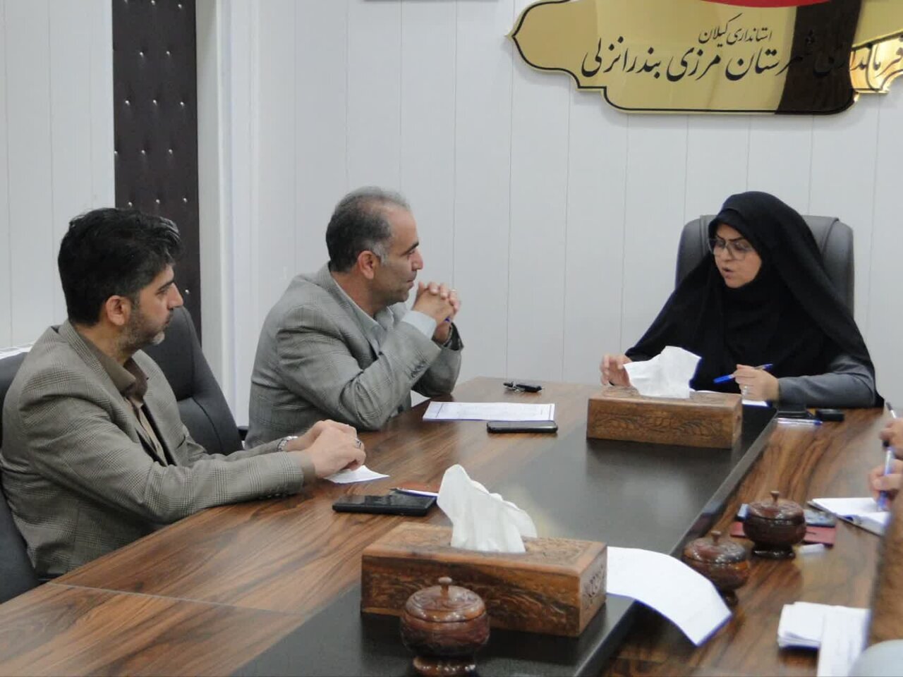 بررسی موانع پیش روی شبکه آب و فاضلاب بندرانزلی با حضور مسئولان بررسی موانع پیش روی شبکه آب و فاضلاب بندرانزلی با حضور مسئولان