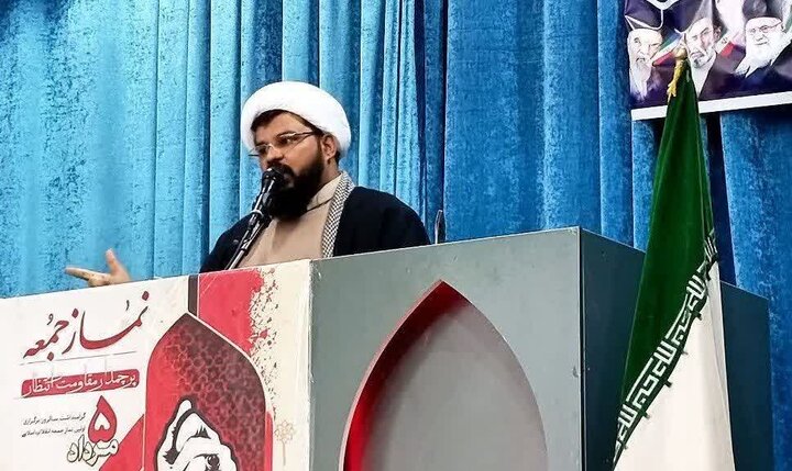امام جمعه ریگان: دشمن با جنگ روانی به دنبال تضعیف انسجام ملی است