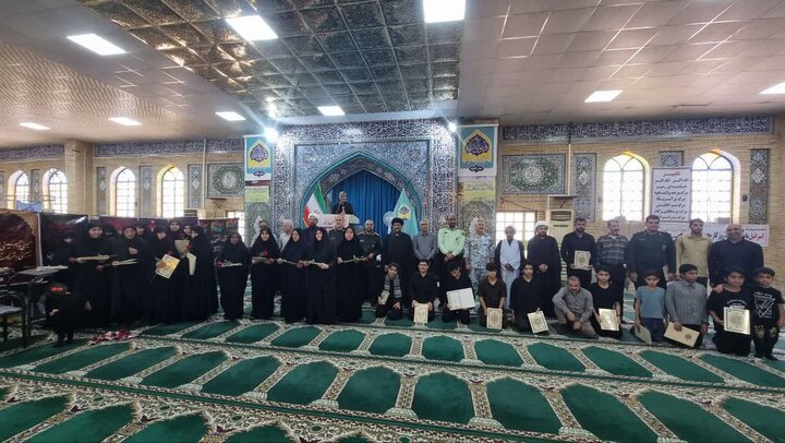 تجلیل از خادمان ستاد نماز جمعه گناوه در آستانه پنجم مرداد