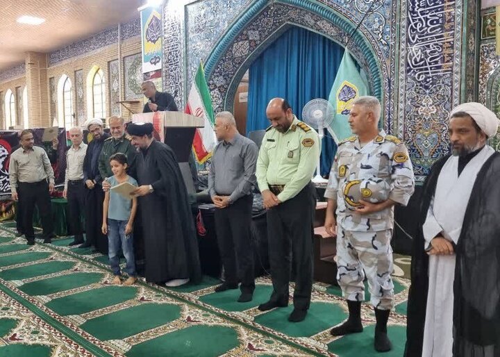 تجلیل از خادمان ستاد نماز جمعه گناوه در آستانه پنجم مرداد