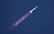 Starship successfully completes test flight