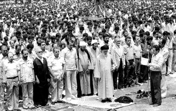 نخستین نماز جمعه انقلاب چگونه به مهم‌ترین تریبون جمهوری اسلامی بدل شد