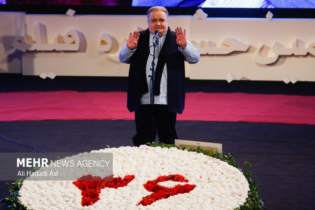زنده‌یاد «اکبر عبدی» در افتتاحیه سی و ششمین جشنواره فیلم فجر