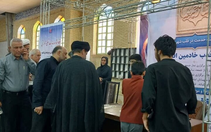 ۱۰۵ خادم افتخاری در ستاد نماز جمعه گناوه مشغول خدمت هستند
