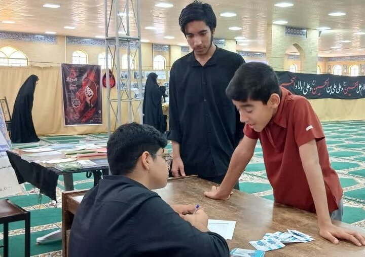 ۱۰۵ خادم افتخاری در ستاد نماز جمعه گناوه مشغول خدمت هستند