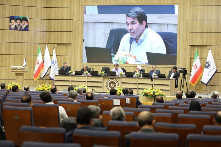 استاندار کرمان: تعدد قوانین و مراجع تصمیمگیر، سد راه سرمایهگذاری است