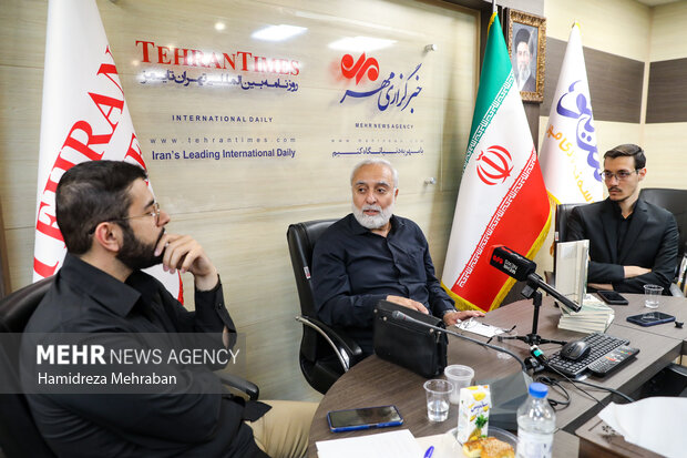 «تاریخ جایگزین»، کلیدواژهای که رهبر شهید بر آن تأکید داشت