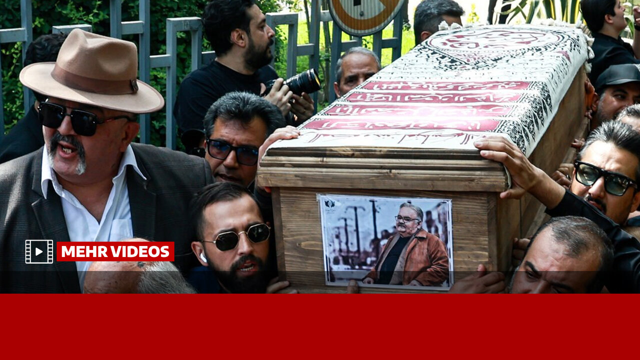 انتشار نخستین تصاویر از مراسم وداع با پیکر اکبر عبدی در مقابل تالار وحدت – خبرگزاری مهر | اخبار ایران و دنیا انتشار نخستین تصاویر از مراسم وداع با پیکر اکبر عبدی در مقابل تالار وحدت – خبرگزاری مهر | اخبار ایران و دنیا