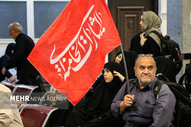 تردد زائران اربعین با پرچم‌ سرخ انتقام - مرز خسروی