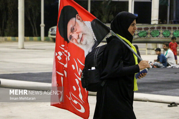 تردد زائران اربعین با پرچم‌ سرخ انتقام - مرز خسروی