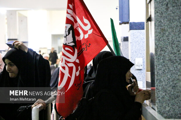 تردد زائران اربعین با پرچم‌ سرخ انتقام - مرز خسروی