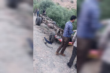 تصاویر دلخراشی از واژگونی مینی بوس در محور کاشمر-کوهسرخ