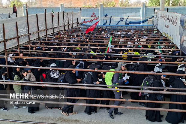 تردد زوار اربعین حسینی در مرز مهران