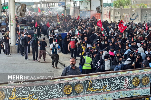 تردد زوار اربعین حسینی در مرز مهران