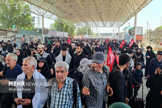 تردد زوار اربعین حسینی در مرز مهران