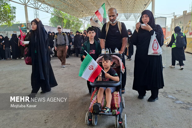 تردد زوار اربعین حسینی در مرز مهران