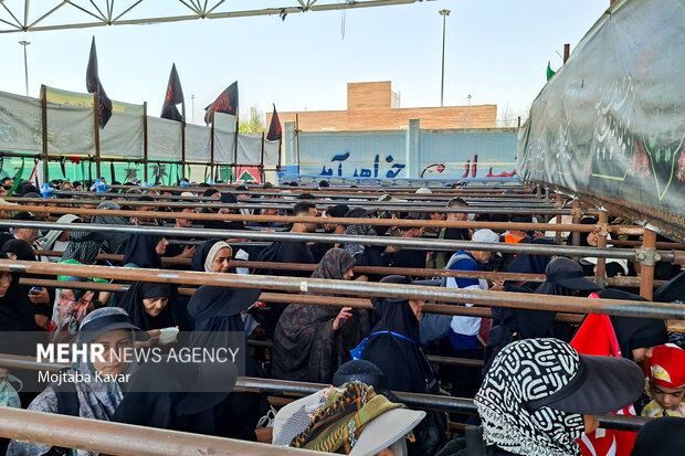 تردد زوار اربعین حسینی در مرز مهران