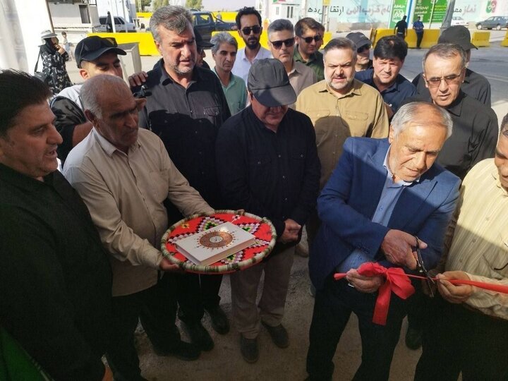 نمایشگاه صنایع دستی با ۱۵۰ غرفه در پایانه شهید رئیسی مهران افتتاح شد