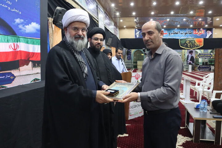 فرماندار دشتی: نماز جمعه قرارگاه فرهنگی و عبادی انقلاب اسلامی است
