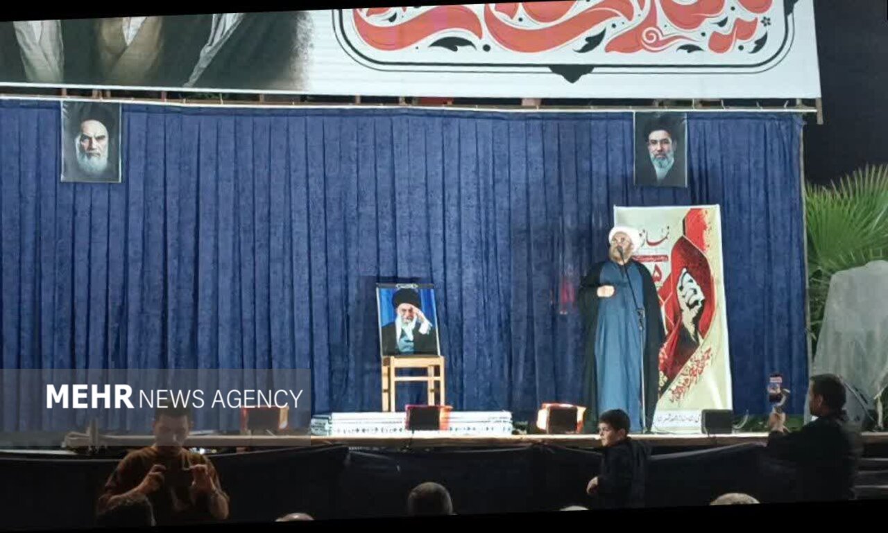 حجت الاسلام داودی: نماز جمعه پاسخ قاطع به تفکر جدایی دین از سیاست است