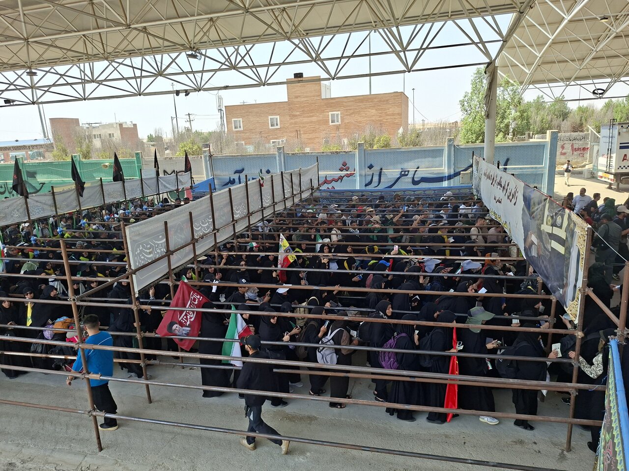 امروز ۱۲۱ هزار نفر از مرز مهران تردد کردند