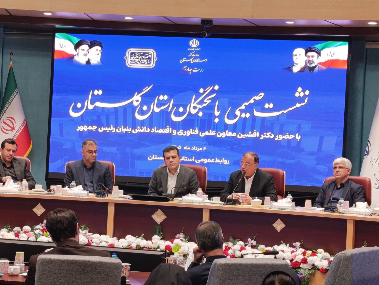کشور را باید با تکیه بر توان داخلی بسازیم