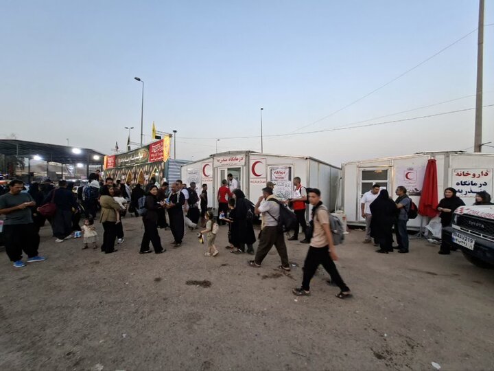 خدمات‌رسانی تیم درمان اضطراری هلال احمر کرمانشاه در مرز منذریه عراق