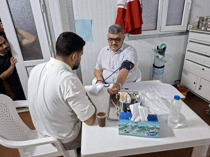 خدماترسانی تیم درمان اضطراری هلال احمر کرمانشاه در مرز منذریه عراق