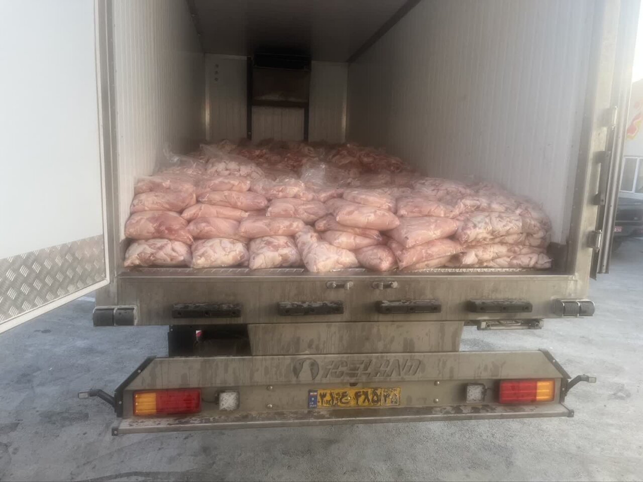 حضرتی: بیش از ۱۰ تن مرغ غیربهداشتی در آذربایجان شرقی کشف و ضبط شد حضرتی: بیش از ۱۰ تن مرغ غیربهداشتی در آذربایجان شرقی کشف و ضبط شد