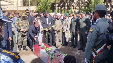 ادای احترام مسئولان استان فارس به پیکر مطهر خلبان شهید «مجید کاظمی»
