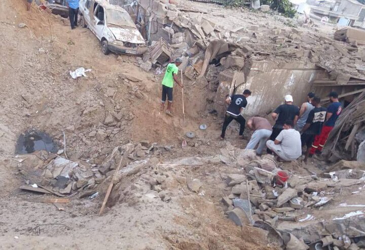 ادامه عملیات آواربرداری در قشم؛ دو کودک به بیمارستان منتقل شدند