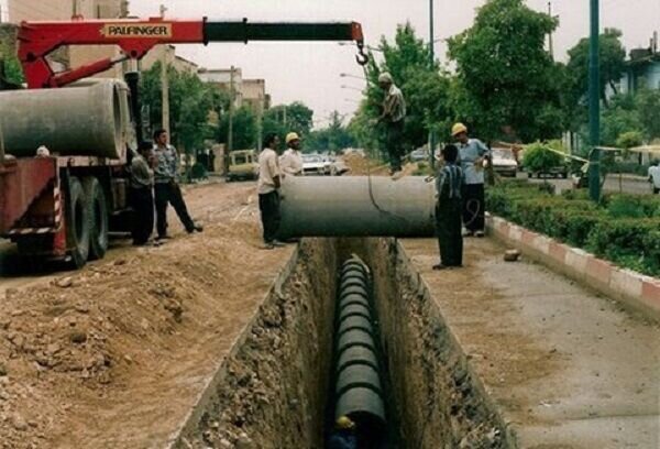 بوی نامطبوع فاضلاب در غرب کرمان؛ بالاآمدن آبهای زیر زمینی زیر پوست شهر